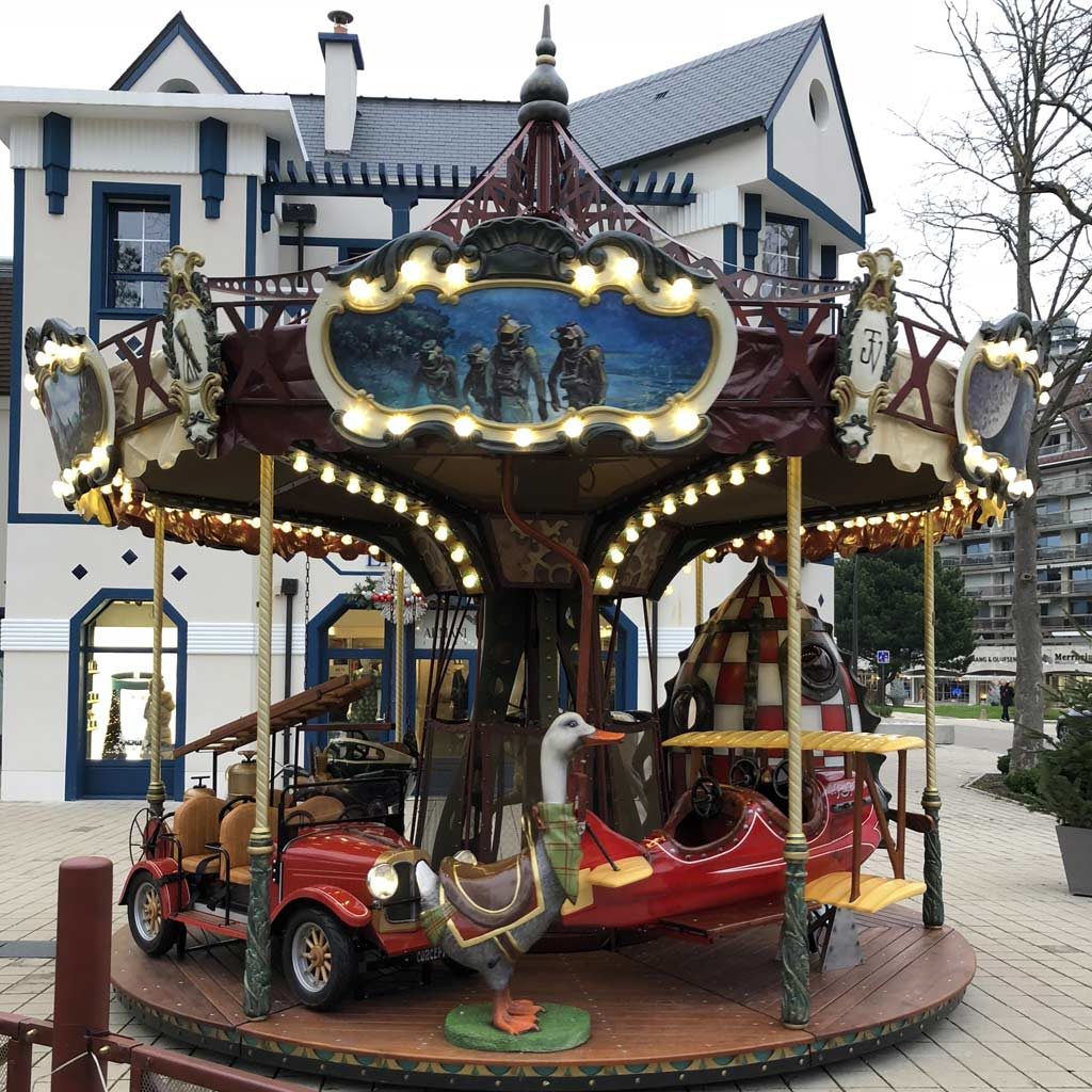 small-Jules-Verne-carousel