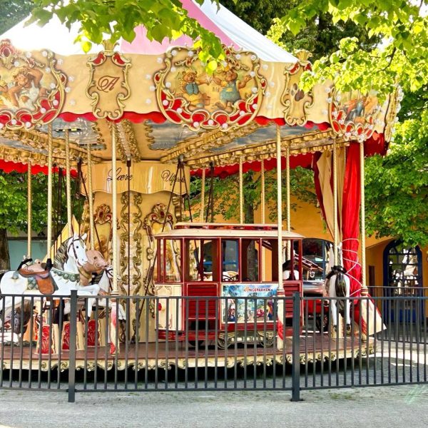 Kongeparken karussel , denmark